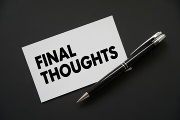 Obraz premium Final thoughts text on a white card with a black pen on a black background