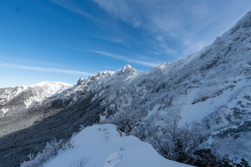 Fototapeta premium Mount Yatsugatake and Mount Akadake in the Snowy Mountains
