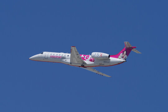 JSX Embraer ERJ‑135LR (registration N261JX) operated by Delux Public Charter LLC, photographed departing from LAX, Los Angeles International Airport, September 2023.