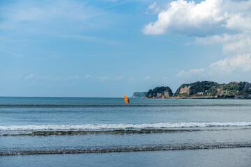 Fototapeta premium 鎌倉市の由比ヶ浜海岸と材木座海岸の風景