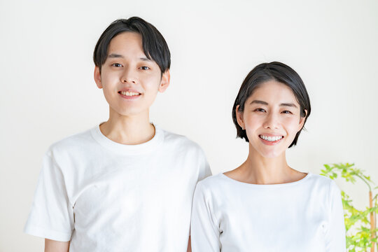 笑顔の日本人カップル