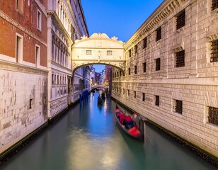 Obraz premium A serene canal scene with a bridge and boats