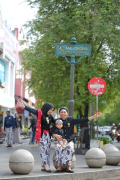 family photo wearing traditional clothes from Yogyakarta, Indonesia in Malioboro