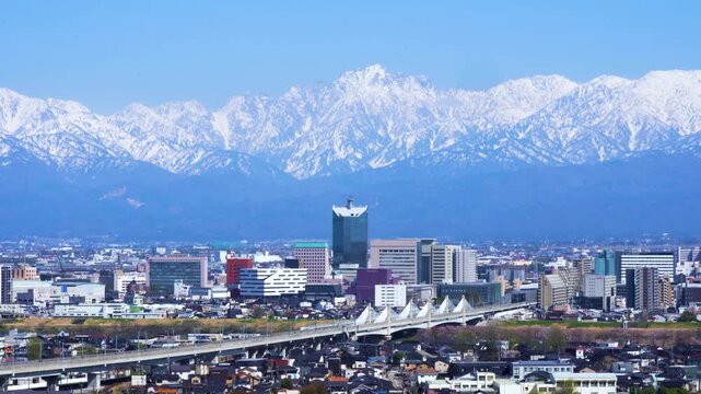 富山市街地 立山連峰