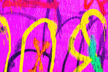 Obraz premium Bright urban graffiti wall - yellow, pink, orange, green spray paint. 90s, Y2K style grungy texture, street art culture. modern 80s Posters, social media, y2k creative banner, 2000s, summer visuals.