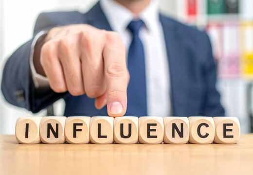 Influence - Geschäftsmann zeigt auf den Text "Influence"