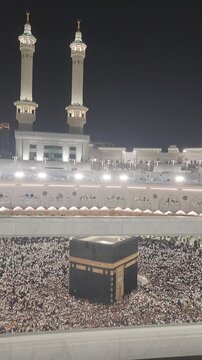 Mecca, Saudi Arabia - May 30, 2025 : Umrah pilgrims from different countries in the courtyard of the Grand Mosque, Mecca, during the month of&nbsp;Ramadan&nbsp;1446&nbsp;H.
