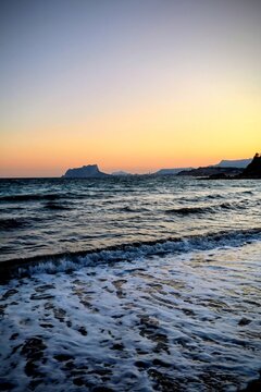 Moraira, Alicante, vista del pe&ntilde;on de Ifach desde la playa