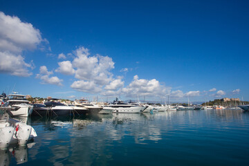 Fort Antibes, to XVI-wieczny fort w kształcie gwiazdy, składający się z czterech bastionów w kształcie grotów strzał, Antibes, Prowansja, Lazurowe Wybrzeże, Francja © 123108 Aneta