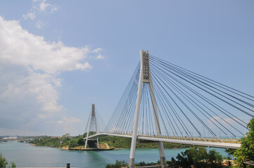 Obraz premium Batam, Indonesia - April 16, 2026: View of Barelang Bridge spanning the sea, connecting Batam, Rempang, and Galang islands.