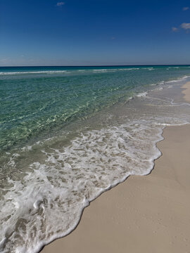 Clear Destin Wave