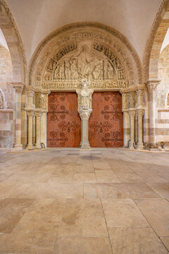 Vezelay Abbey tympanum depicting Christ sending apostles