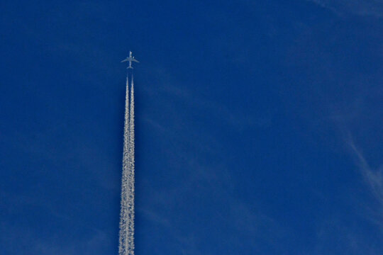 Contrail on left side of field of view 