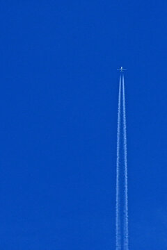 Jet leaving contrail on right side of field of view 