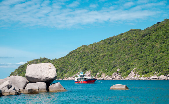boat on koh nang yuan island thailand