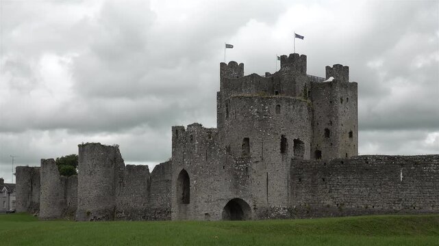 Trim castle is the largest Anglo-Norman fortification in Ireland - Timelapse
