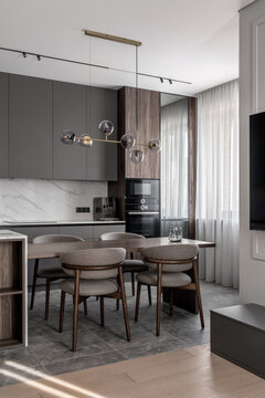 Apartment in contemporary style with wooden kitchen