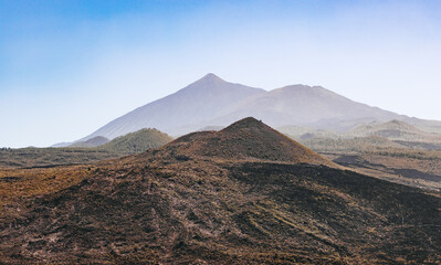 Naklejka premium A rolling landscape with Mount Teide in the background on the island.