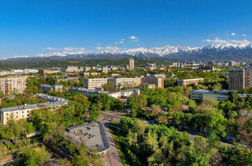 Obraz premium A quadcopter aerial view of the central part of Almaty, Kazakhstan, during the spring day
