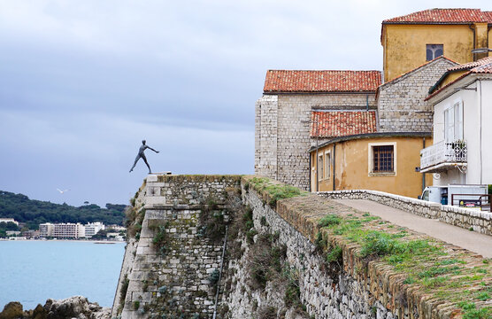 Antibes, France - March 10, 2026: Sculpture named Le Defi or The Challenge in the walls in the old town. The art by Nicolas Lavarenne is aligned with the horizon, creating a beautiful visual effect.