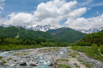 白馬大橋から見る北アルプスと清流　長野県白馬村 © RATM