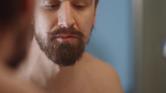 Shaving using electric beard trimmer (4k60p)