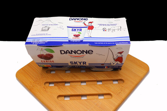 Packaging de dessert skyr &agrave; la cerise de Danone