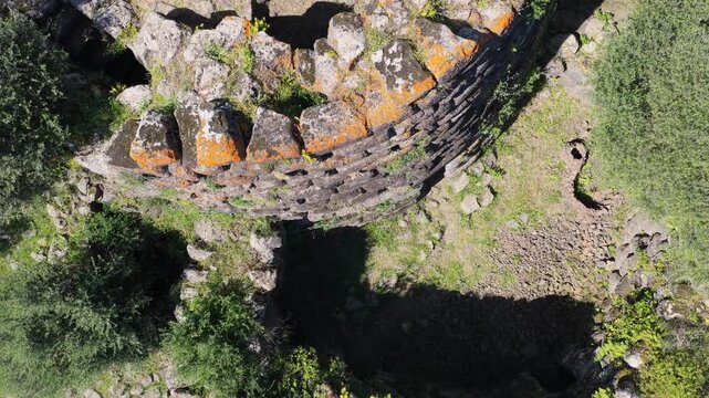 IL maestoso Nuraghe Iloi, Sardegna.