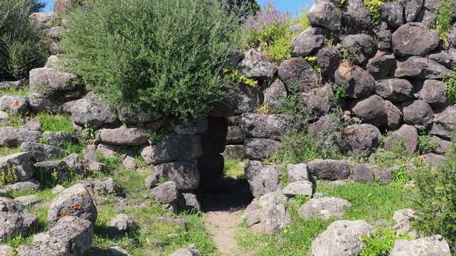 IL maestoso Nuraghe Iloi, Sardegna.