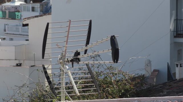 Old rf antenna receiving television signal