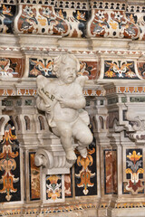 Fototapeta premium SALERNO, ITALY - OCTOBER 6, 2025: The detail of baroque marble main altar of church Chiesa di San Giorgio by Pietro and Bartolomeo Ghetti from 17. cent.