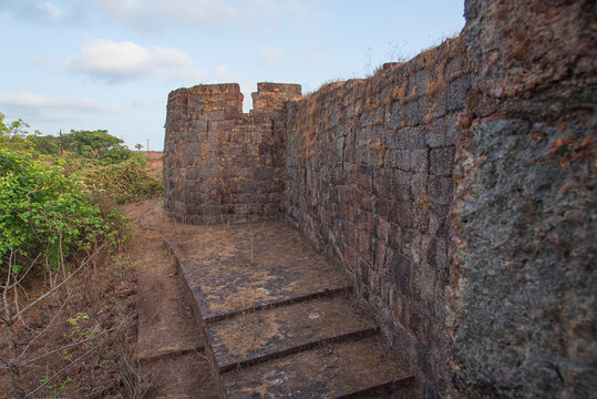 Bankot Fort or Himmatgad Fort or Fort Victoria, It was won by Maratha Koli Admiral[1] Kanhoji Angre in 1700 and named "Himmatgad". The fort is built by Lateritic rocks.