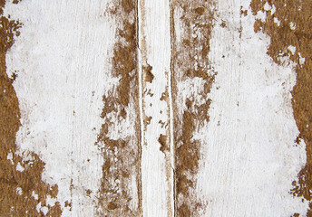 Fototapeta premium Unfinished wall with patchy plaster and filler marks before repainting. Raw surface conveys renovation progress and preparation work.