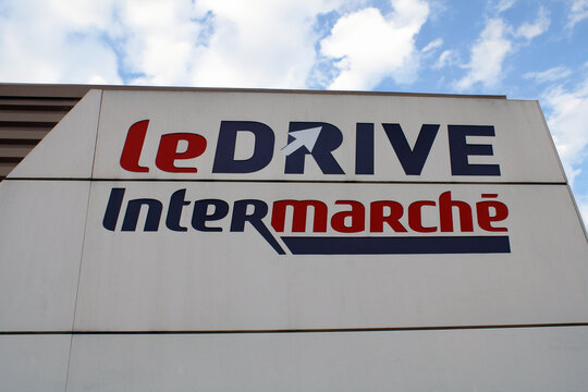 Logo, enseigne Intermarch&eacute; les Mousquetaires, le Drive