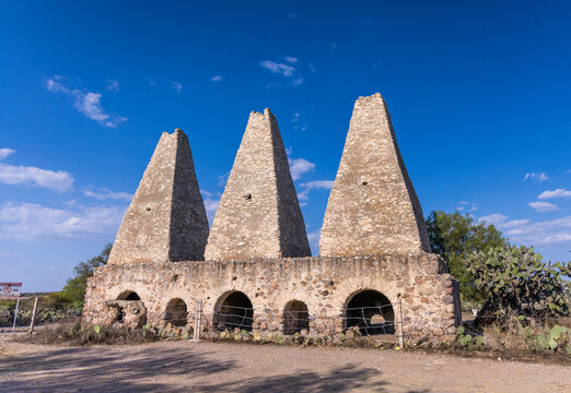 Silos en Mineral de Pozos Guanajuato. Mine Hacienda Santa Brigida furnaces and chimneys in Mineral de Pozos, Guanajuato, Mexico. Pueblo m&aacute;gico Guanajuato