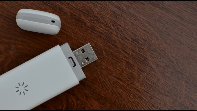4G 5G 6G USB modem close-up, representing the advanced technology of fast and efficient connection. Detail of 4G 5G 6G USB modem, symbol of fast mobile connectivity for users on the go.