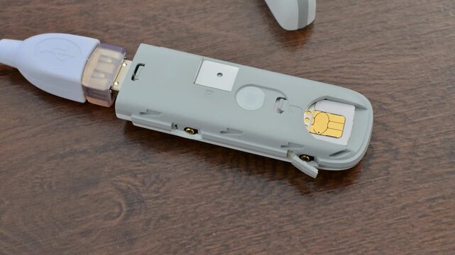 4G 5G 6G USB modem close-up, representing the advanced technology of fast and efficient connection. Detail of 4G 5G 6G USB modem, symbol of fast mobile connectivity for users on the go.