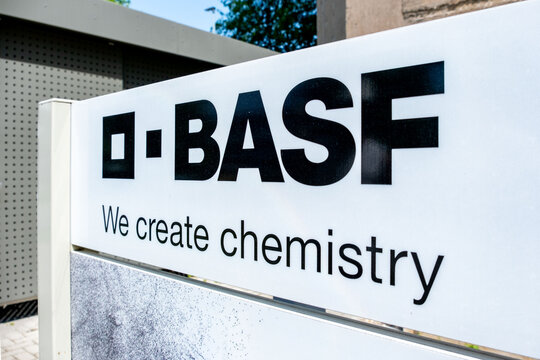 BASF SE Chemiekonzern, chemical storage tank, Badische Anilin- und Sodafabrik company, European industrial facility, corporate campus, German manufacturer, Ludwigshafen, Germany