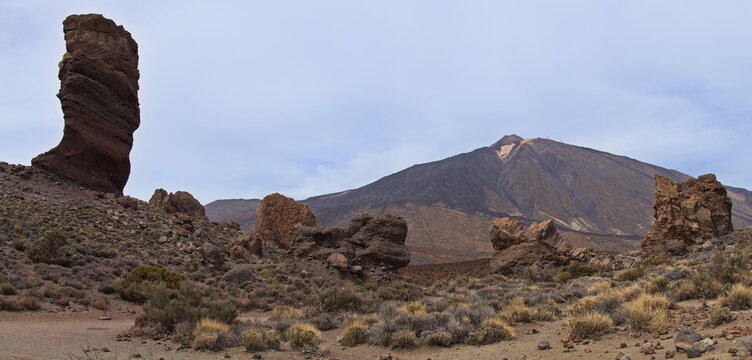Roques de Garcia and El Teide in Teide National Park on Tenerife, Canary, Canary Islands, Spain, Europe
