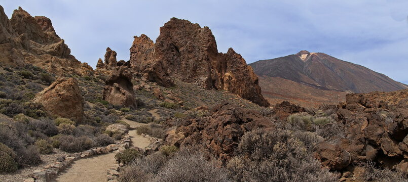 Roques de Garcia and El Teide in Teide National Park on Tenerife, Canary, Canary Islands, Spain, Europe
