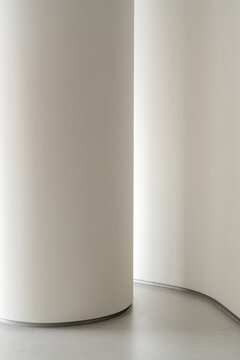 Light apartment in contemporary style with column