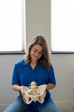 Doula and professional midwife exposing a pelvis