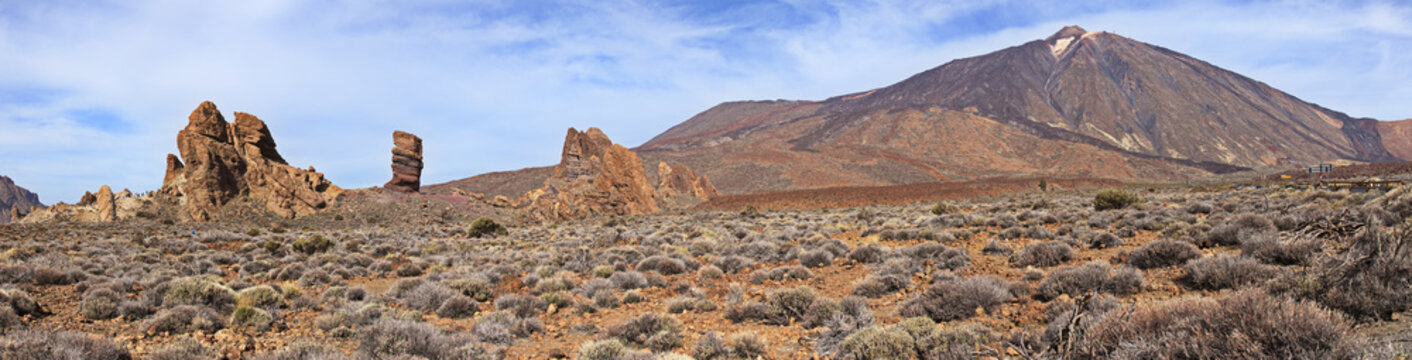 Roques de Garcia and El Teide in Teide National Park on Tenerife, Canary, Canary Islands, Spain, Europe
