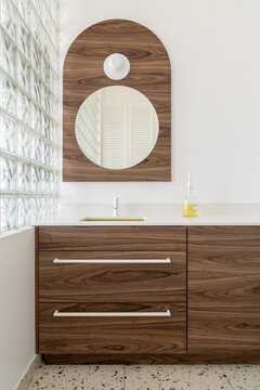 Apartment in contemporary style with glass blocks wall