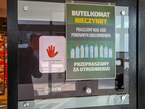 Zamknięte, Zwrot butelek plastikowych do automatu