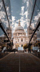 Fototapeta premium London Skyline with Tower Bridge and Thames River at Sunset – UK Landmark