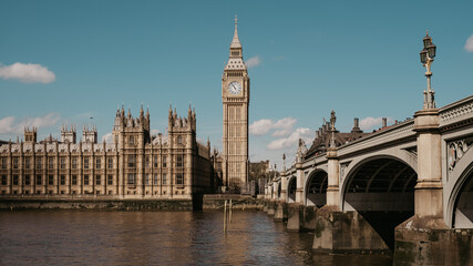 Fototapeta premium London Skyline with Tower Bridge and Thames River at Sunset – UK Landmark