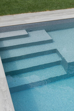 swimming pool ladder