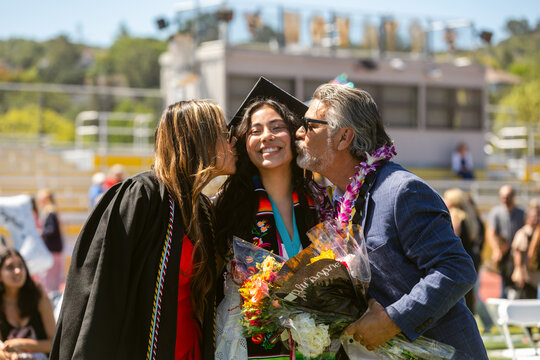Parents Kiss Celebrates Graduation