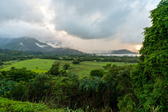 overlook Hanalei Bay, Kauai 